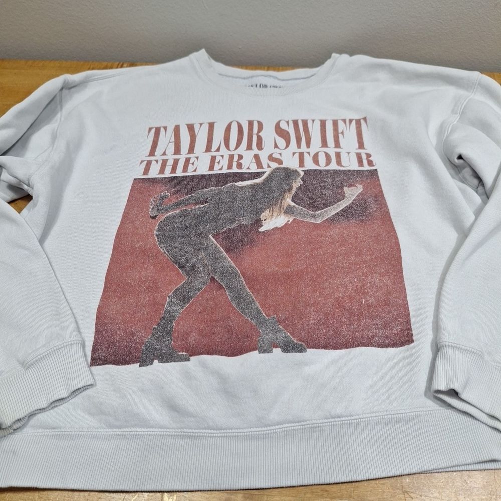 Taylor Swift The Eras Tour White Sweatshirt Size Xl As Is Spots